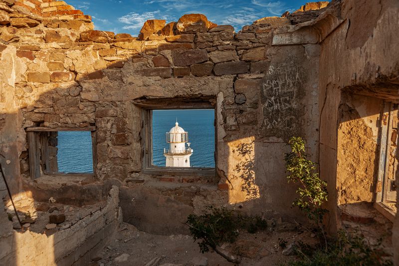 С видом на маяк фото превью