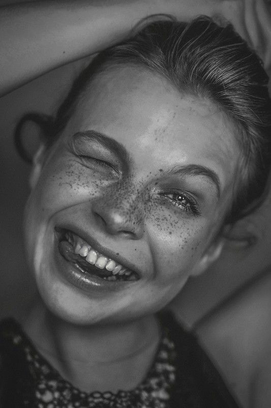 портрет, женский портрет, эмоции женщины, черно-белое  фото превью