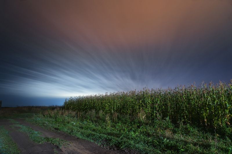 Пасмурное ночное небо фото превью