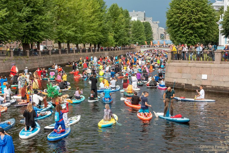 город, санкт-петербург, уличная фотография, стрит фото, репортаж, фонтанка sup24, фонтанка sup, крюков канал, в питере плыть IХ фестиваль-карнавал сапсёрфинга Фонтанка SUP-2024. фото превью