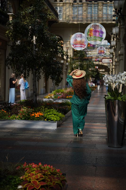 гум, девушка, портрет, зеленый Прогулки по ГУМу фото превью