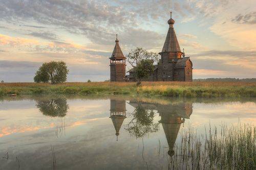 В пруду.