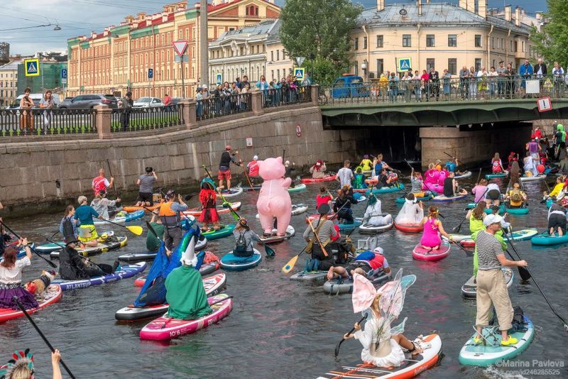 город, санкт-петербург, уличная фотография, стрит фото, репортаж, фонтанка sup24, фонтанка sup, крюков канал, в питере плыть IХ фестиваль-карнавал сапсёрфинга Фонтанка SUP-2024. фото превью