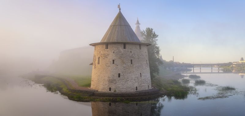 псков, пейзаж, Туманное утро у стен Кремля фото превью