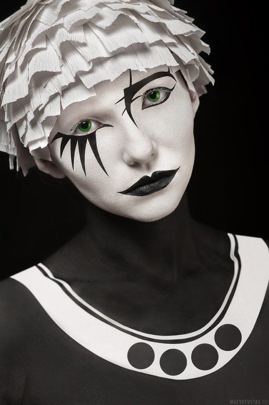 черное, белое Зеленые глаза фото превью