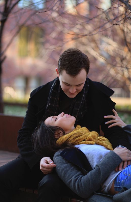 город, москва, мода, стиль, осень, листва, бизнес центр, знак, улица, лавочка,шарф, кирпич, стена, fashion, собака, любовь, love-story, love Аня + Сергей и их верный друг - пес Гордон! фото превью