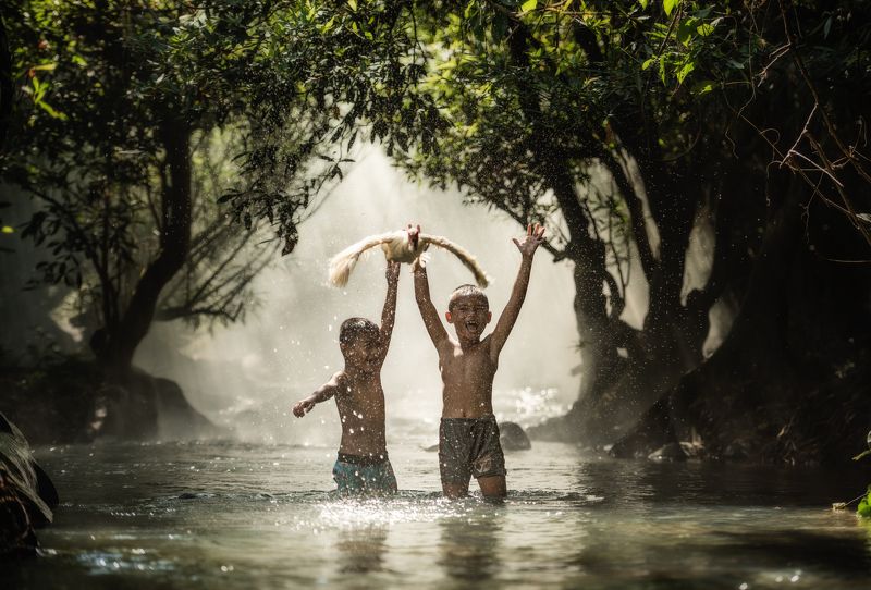 boy; open; kid; retro; move; water; fly; hands; blond; flowers; arms; happiness; duck; sunny; wheat; thai; summer; jump; freedom; two; walk; smile; recreation; face; body; run; motion; outdoors; joy; cheerful; fresh; child; nature; alone; little; sport; h Funny фото превью