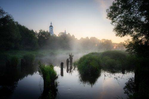 Early mourning on the river