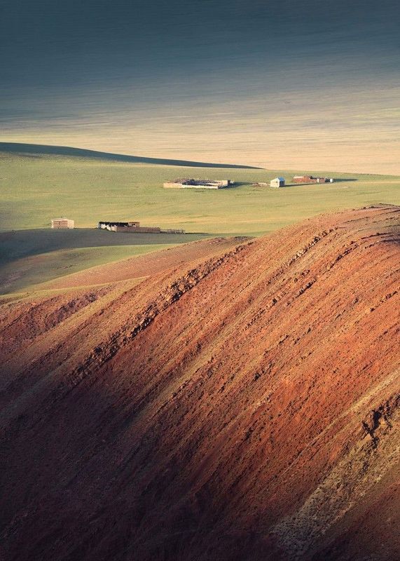 Багровые берега долины Кызылшин… Crimson banks of the Kyzylshin valley… фото превью