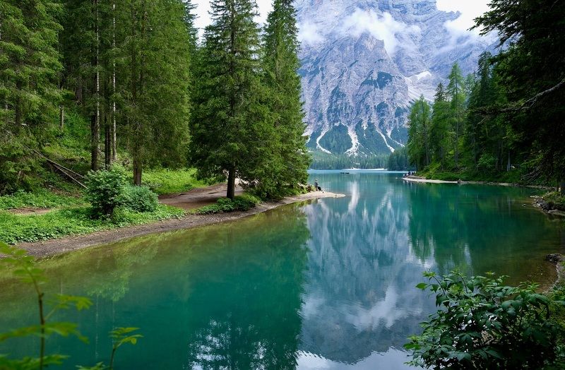 Изумрудная вода фото превью