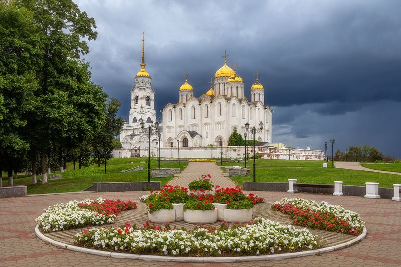 Надвигающийся фронт над Успенским собором. фото превью