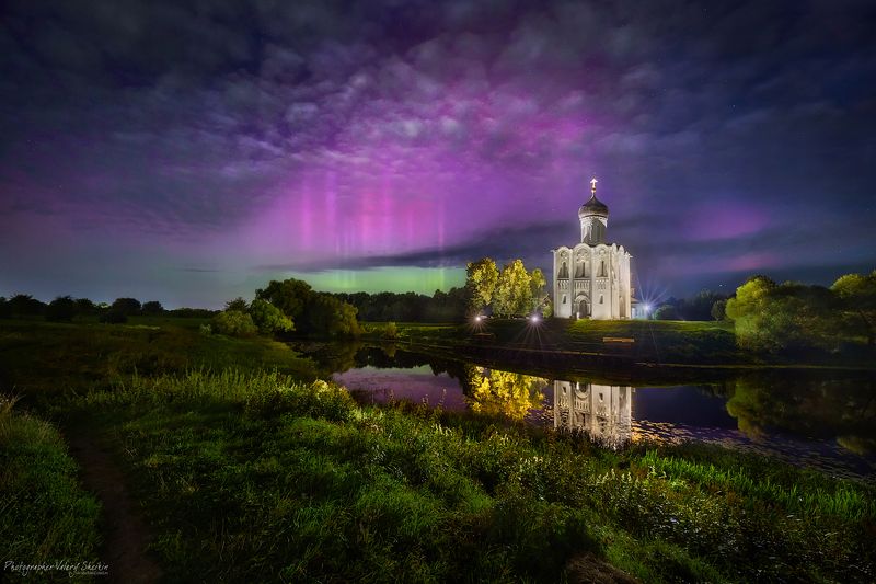 Сегодня давали сияние в Покрова на Нерли фото превью