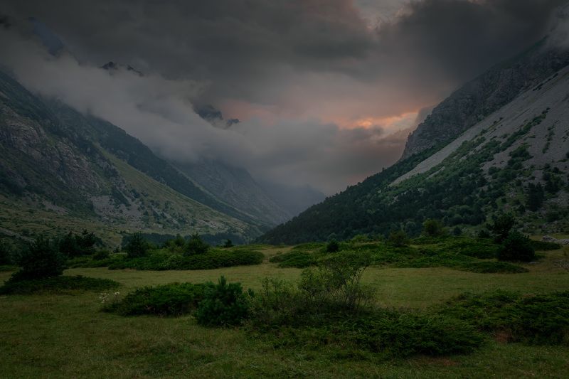 Рассвет в горах фото превью