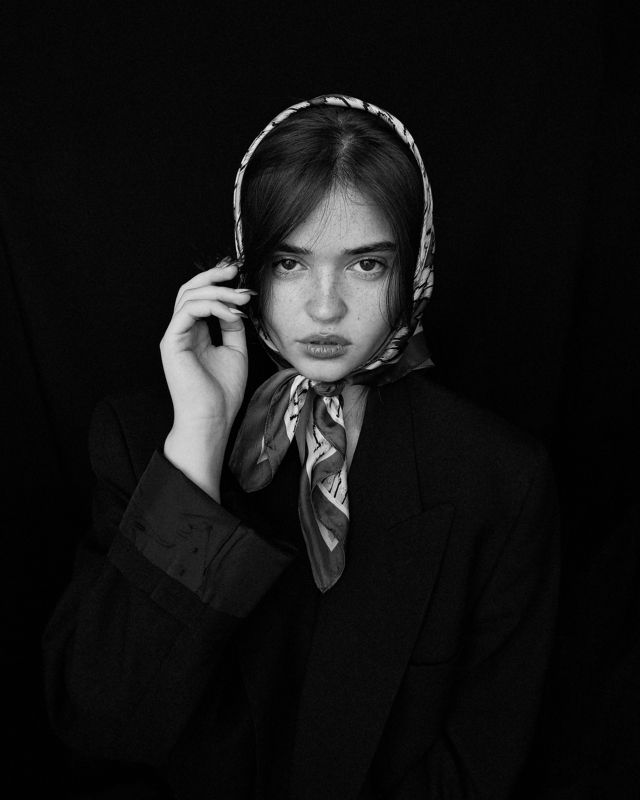 портрет, портретная фотография, женский портрет, естественный свет, фотосессия, чб, девушка, естественность, удаленная съемка Mihaela фото превью