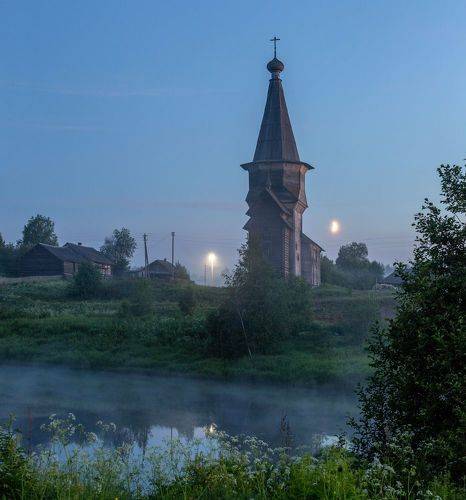 Белая ночь в северной деревне