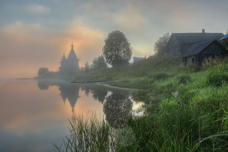 лето, озеро, утро, деревня, колокольня, церковь, баня Утро у озера. фото превью