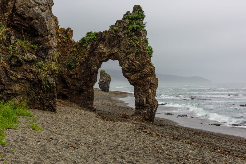 сахалин, море, скала Берег Охотского моря фото превью