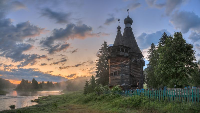 лето, деревня, утро, река, туман, церковь  фото превью