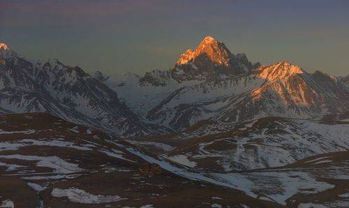 Весенний рассвет в горах