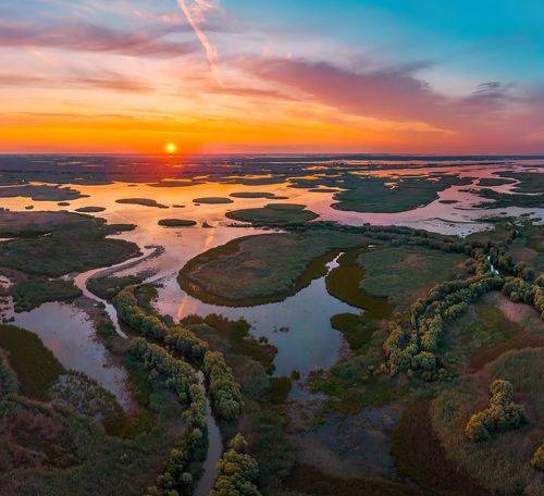 Дельта Волги на рассвете