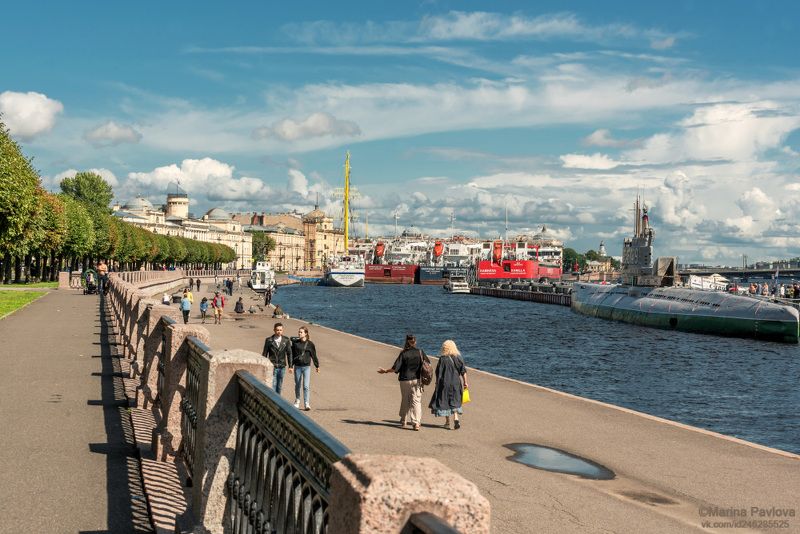 город, архитектура, городской пейзаж, санкт-петербург, река нева, набережная лейтенанта шмидта, подводная лодка Воскресная прогулка по набережной лейтенанта Шмидта фото превью