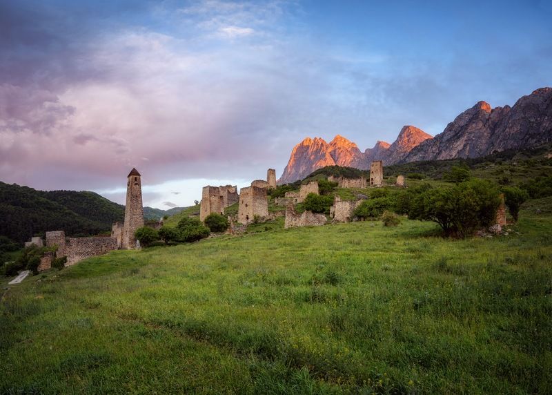 ингушетия, город, башни, утро Эгикал на рассвете фото превью