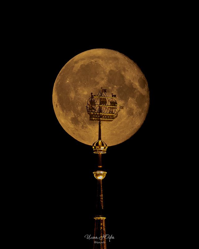 Кораблик на шпиле Адмиралтейства фото превью