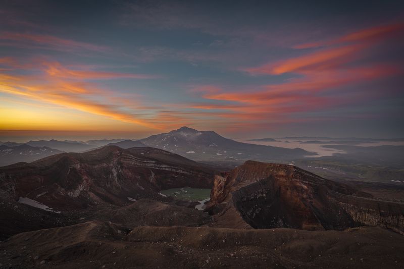 камчатка, рассвет, вулкан горелый, вулкан мутновский Утро на вершине вулкана Горелый. Вид в сторону Мутновского. фото превью