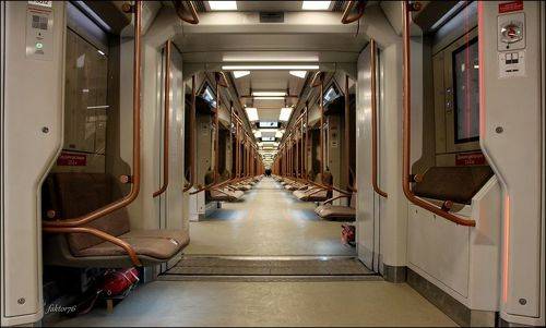 Поезд метро..