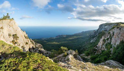 Вид с плато Ай-Петри на Южный берег Крыма