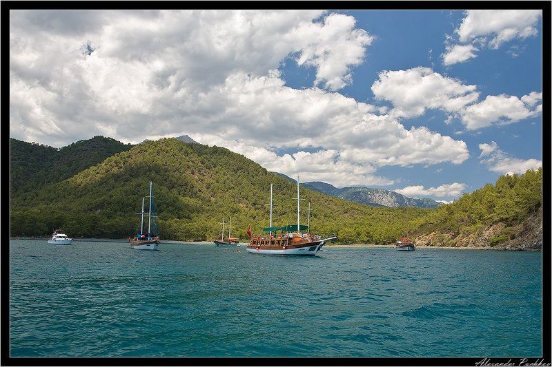 море, бухта, горы, яхта *** фото превью