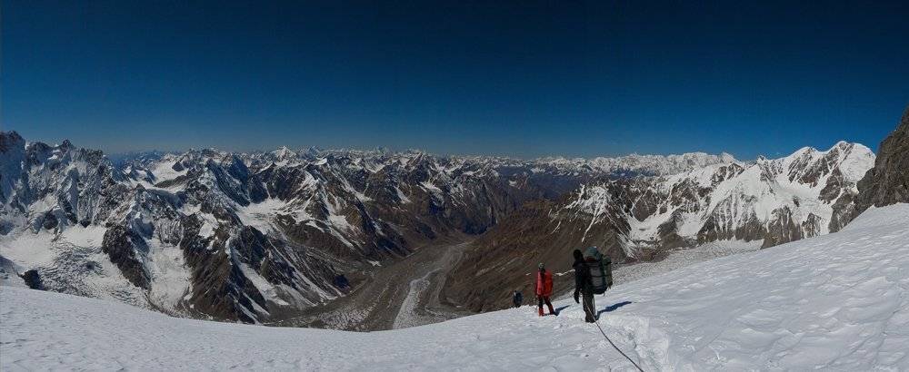 памир 2009, поход,  на спуске с перевала ребро, Андрей Chogori Громов