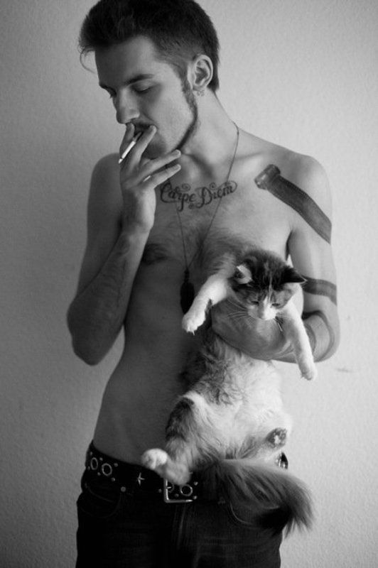 selfportrait w/cat фото превью