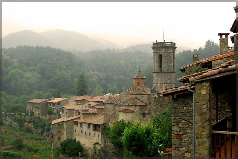 испания, горы, туман Туманный город фото превью