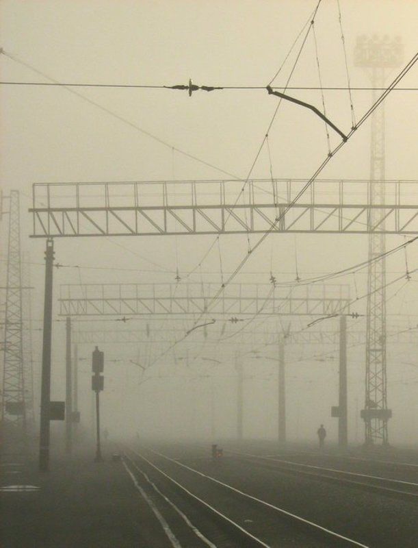 Железнодорожник в тумане фото превью