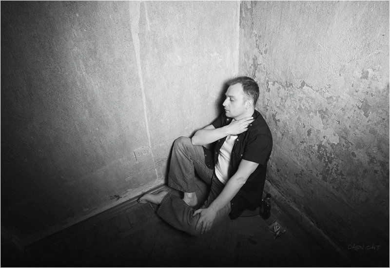 в, углу, in, the, corner, тени, мужчина, мысли In the corner фото превью