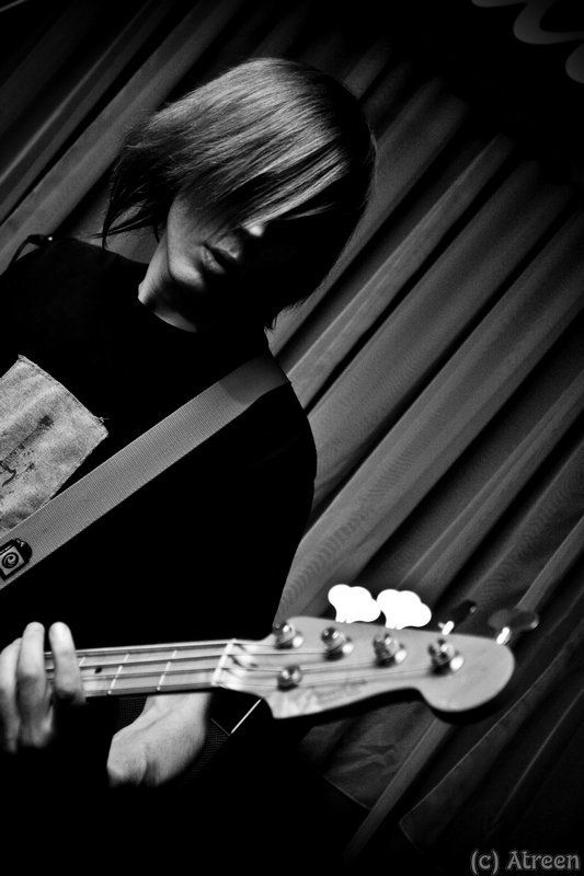 Басист фото превью