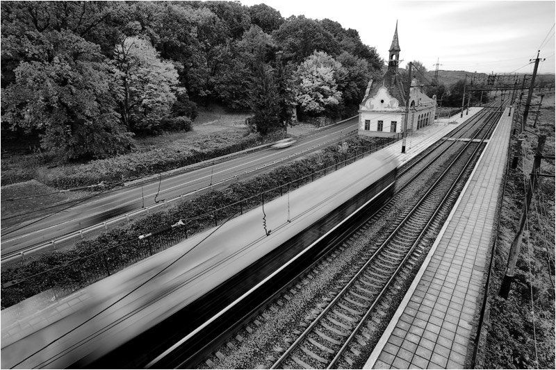 поезд, дорога, автомобиль *** фото превью