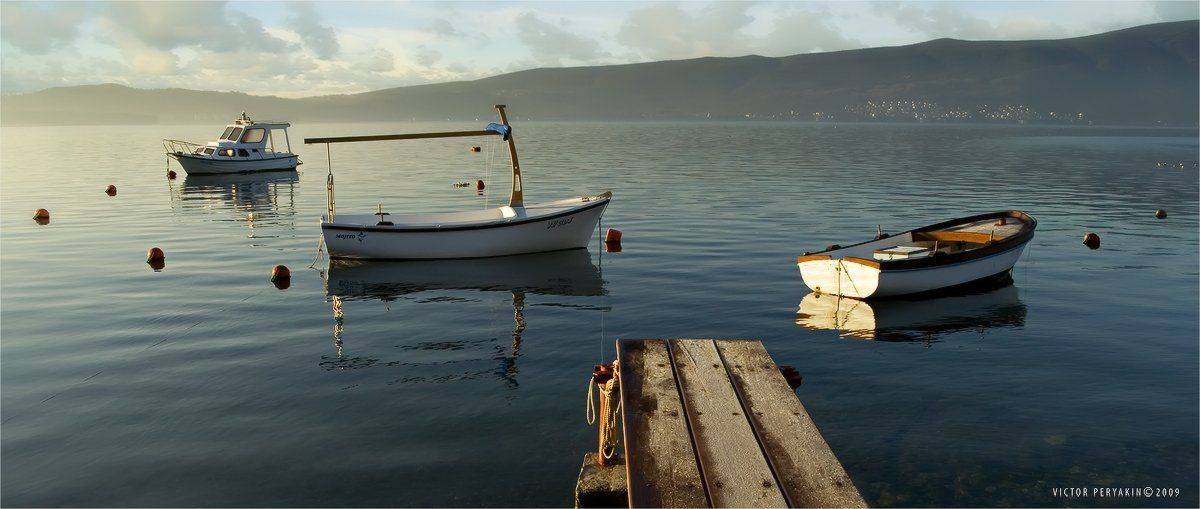 черногория, тиват, лодки, залив, горы, утро, пирс, Виктор Перякин