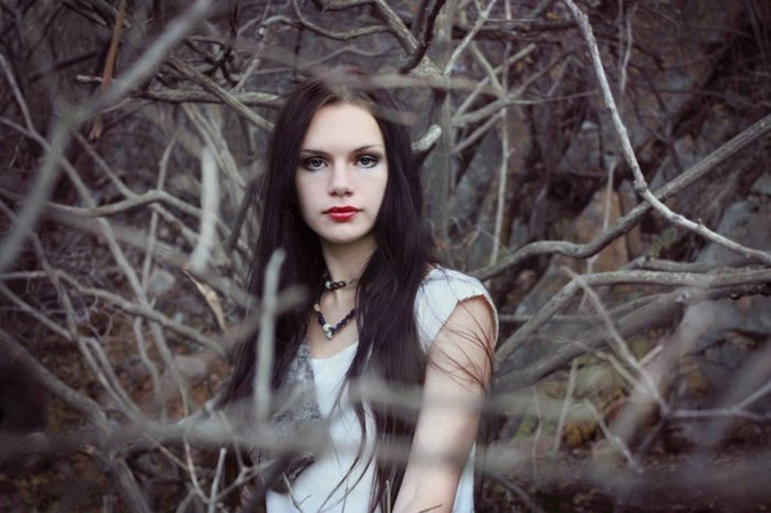 девушка, ветки, осень, белое, volavolko