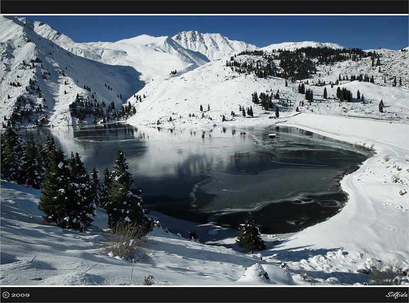 природа, горы, озеро, зима Затерянное в горах. фото превью