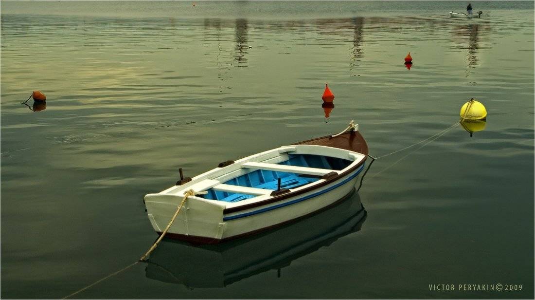 лодочка, вода, тиват, буйки, тишина, Виктор Перякин