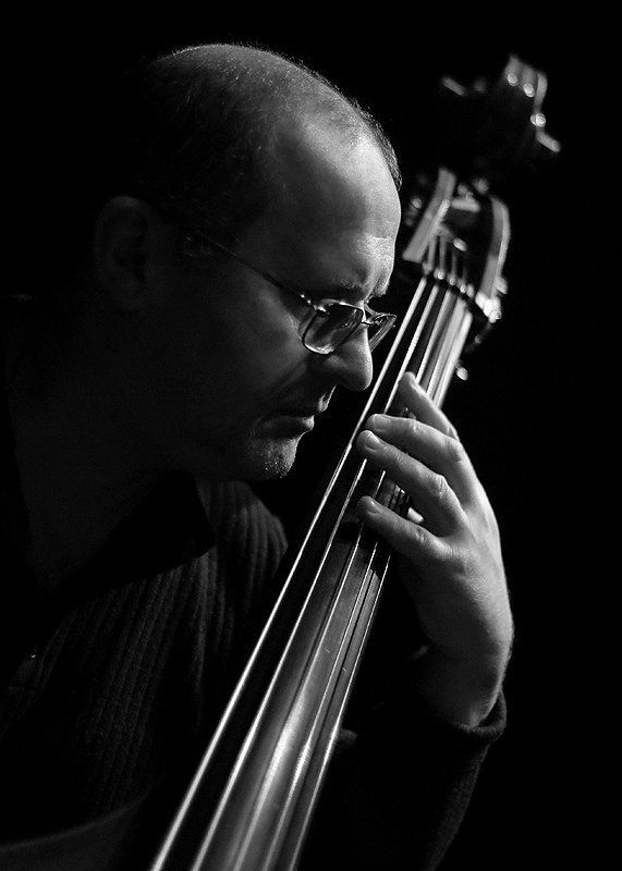 Бас фото превью