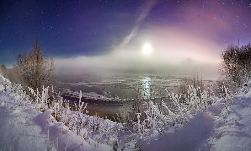 Морозный туман над замерзающей Клязьмой фото превью