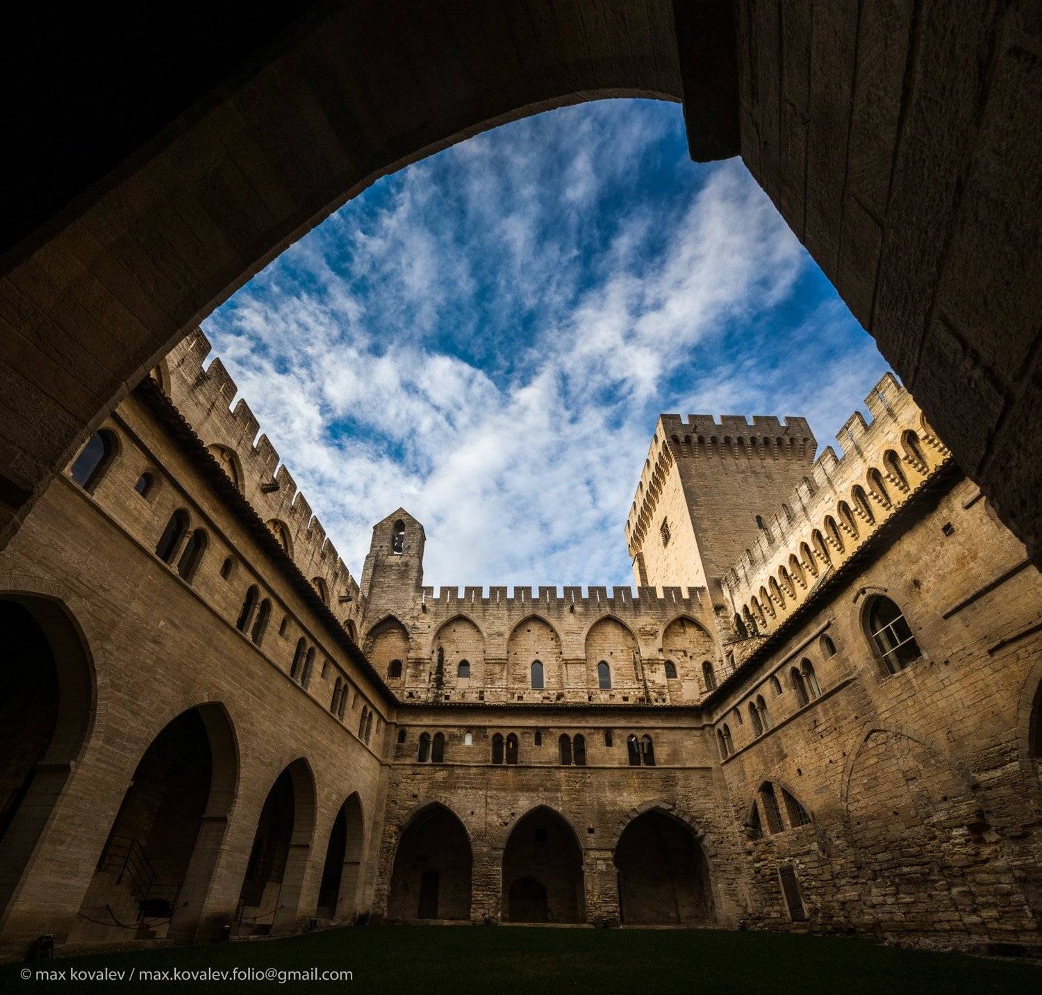 avignon, arch, bell, bell tower, castle, city, cloud, cloudy, gallery, palace, panorama, sky, stone, tower, wall, winter, yard, авиньон, франция, арка, башня, галерея, город, двор, дворец, замок, зима, каменный, камень, колокол, колокольня, небо, облако,, Максим Ковалёв
