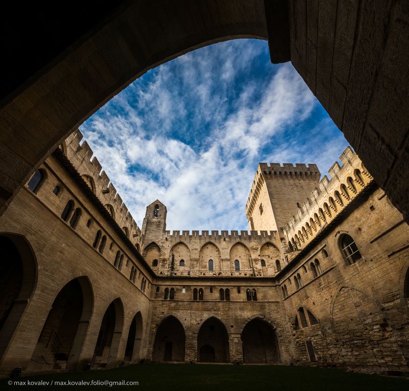 avignon, arch, bell, bell tower, castle, city, cloud, cloudy, gallery, palace, panorama, sky, stone, tower, wall, winter, yard, авиньон, франция, арка, башня, галерея, город, двор, дворец, замок, зима, каменный, камень, колокол, колокольня, небо, облако, Монументальное фото превью