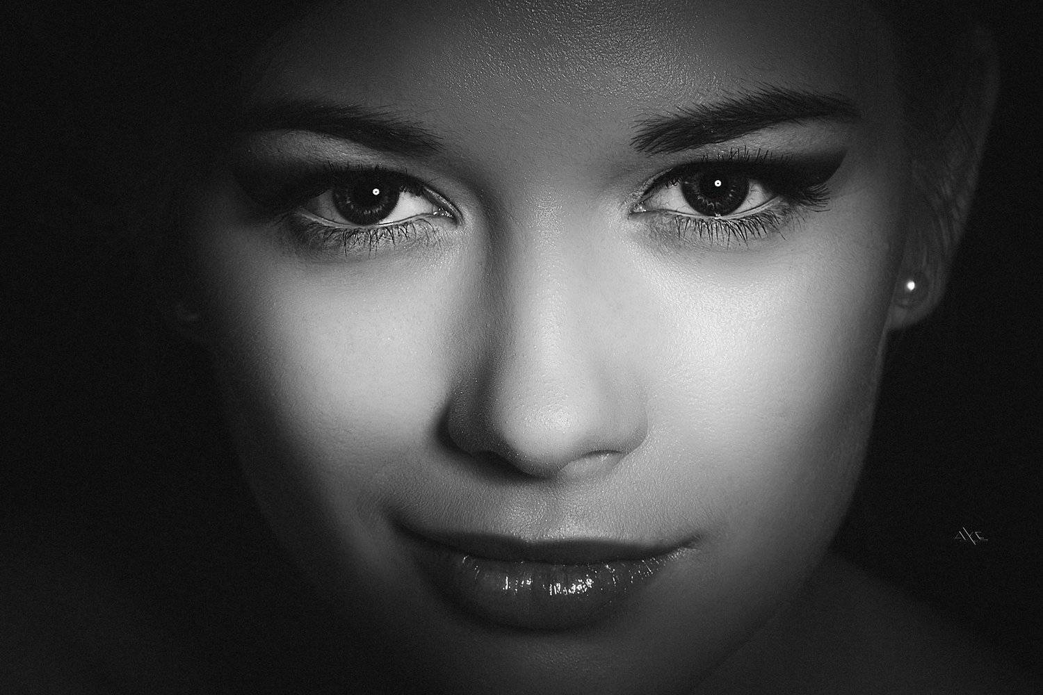 Black and white, Eyes, Portrait, Smile, Studio, Woman, Руслан Болгов (Axe)