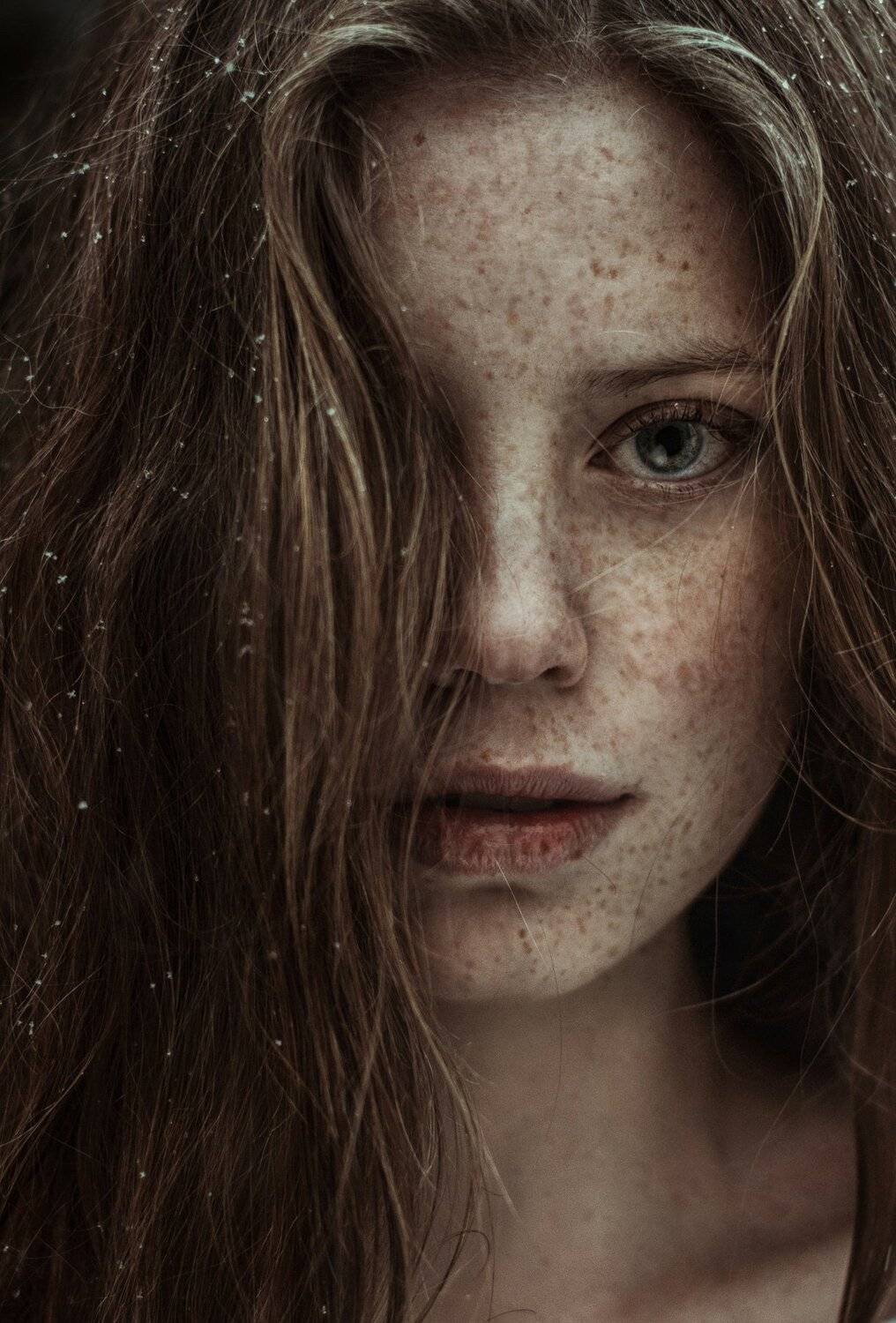 девушка портрет глаза губы волосы веснушки, Комарова Настя