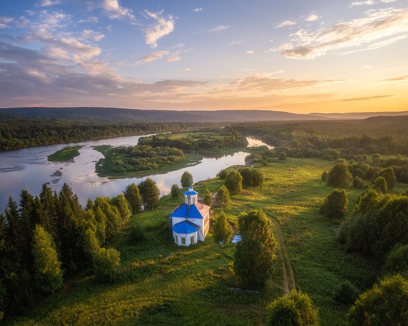 пермский край, пейзаж, закат, красота природы, поле, лето, облака, природа, дикая природа, вишера, лес, говорливое церковь Троицы Живоначальной, с. Говорливое. фото превью