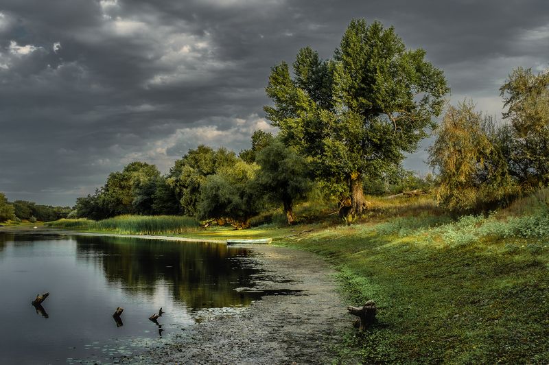 По берегу фото превью